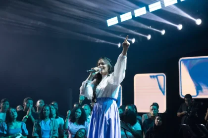 Eula Cris lança "Confia", quarta faixa do seu primeiro álbum ao vivo, com uma mensagem de fé e esperança gravada em sua cidade natal. Foto: Divulgação.
