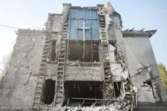 Pastor morre em bombardeio contra igreja na Ucrânia durante culto, deixando fiéis feridos e gerando comoção entre cristãos locais. Foto: Facebook/Conselho Municipal de Zaporizhzhia