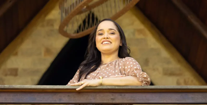 A cantora Ruthe Dayanne lançou, recentemente, o single “O Céu Se Abre Com Adoração”, nova faixa de seu recente EP divulgado pela MK Music. Foto: Divulgação.