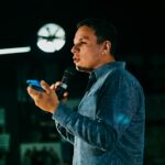 Pastores e fiéis têm acompanhado com atenção o avanço da inteligência artificial (IA) e seus possíveis impactos sobre a igreja. Foto: Representativa/Unsplash.