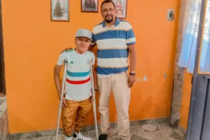 Jovem que vive em uma aldeia remota no México testemunhou transformação após conhecer o Evangelho em meio à luta contra uma doença rara. Foto: Reprodução/IMB