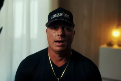 Ex-traficante aceita Jesus na prisão após orações de mãe, superando o crime, o vício e reconstruindo a vida por meio da fé em Jesus. Foto: Reprodução/YouTube/Delafé Testimonies
