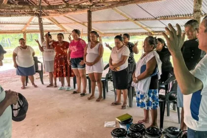 Uma igreja na Colômbia que estava fechada devido à perseguição volta a funcionar e evangeliza bruxas e guerrilheiros. Foto: Reprodução/Christian Aid Mission