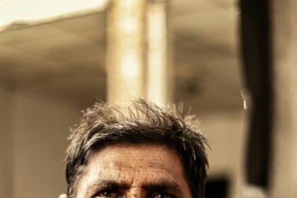 Ex-hindu que participou de culto com a intenção de matar cristãos acabou aceitando Jesus após ouvir a mensagem do Evangelho no Paquistão. Foto: Ilustrativa/Unsplash.