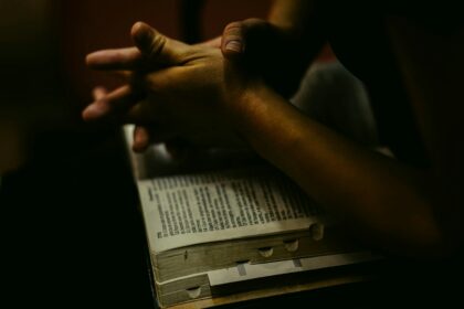 Uma série de ataques com explosivos atingiu o sudoeste da Colômbia, deixando mortos, feridos e causando forte impacto na população. Foto: Representativa/Unsplash.