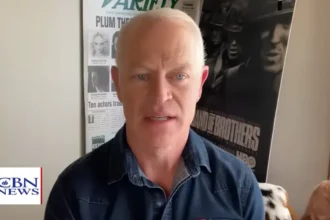 O ator de Hollywood, Neal McDonough, voltou a falar sobre a importância de Deus em sua vida durante uma entrevista recente. Foto: Reprodução/YouTube/CBN News