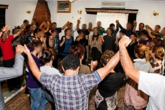 Cristianismo no Irã: apesar da perseguição e das restrições do regime islâmico, cada vez mais iranianos estão conhecendo Jesus. Foto: Iran Alive Ministries via Uncharted