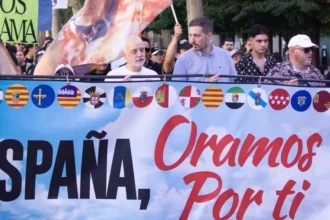 Cristãos na Espanha se unem em mobilização de oração, intercedendo pela nação, famílias, autoridades e pelos desafios enfrentados pelo país. Foto: Instagram/protestantedigital