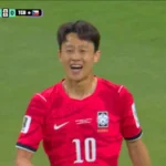 O jogador da Coreia do Sul, Lee Jae-Sung, cita versículo após a vitória da equipe na estreia da Copa do Mundo de 2026. Foto: Reprodução/YouTube/CazéTV