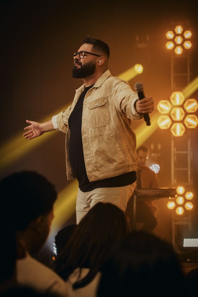 André Santana lança o álbum “Filhos Benditos”, projeto marcado por adoração, testemunhos de fé e encontros transformadores com Deus. Foto: Divulgação.