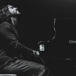 Apaixonado pela Música Popular Brasileira, o cantor Fellipe Fernandes apresenta sua nova canção intitulada “Homens-Ninguém”. Foto: Divulgação.
