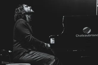 Apaixonado pela Música Popular Brasileira, o cantor Fellipe Fernandes apresenta sua nova canção intitulada “Homens-Ninguém”. Foto: Divulgação.