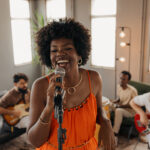 Nova aposta da Onimusic, a cantora Lu Quirino apresenta sua nova música de trabalho intitulada “A Vida”, que mistura samba, reggae e MPB. Foto: Divulgação.