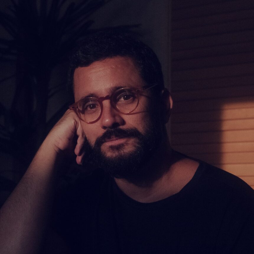 Paulo Nazareth lança “O Que É Pra Ser”, álbum intimista inspirado nas emoções e experiências que fazem parte da vida cotidiana. Foto: Divulgação.