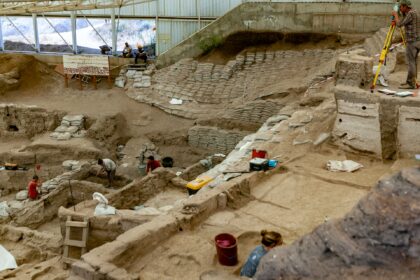 Pesquisadores identificaram raro corante púrpura tirio, mencionado na Bíblia, em túmulos romanos descobertos na cidade de York, na Inglaterra. Foto: Representativa/Unsplash.