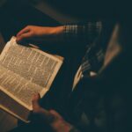 Cristãos na China são condenados à prisão após participarem de igreja doméstica. Organizações denunciam aumento da perseguição no país. Foto: Representativa/Unsplash.