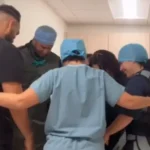 Equipe médica ora antes do atendimento de pacientes e dedica a rotina hospitalar a Deus em busca de direção e sabedoria. Foto: Captura de tela/Instagram/drchristyanthony