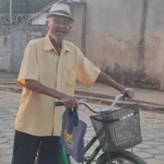 Idoso de quase 90 anos realiza evangelismo com bicicleta em Minas Gerais, levando livros e mensagens sobre Jesus. Foto: Reprodução/Notícias Adventistas