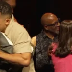 Uma mulher que estava afastada da fé cristã se reconciliou com Deus após pedir oração para comediante durante stand-up cristão. Foto: Reprodução/Instagram/eusouwelson