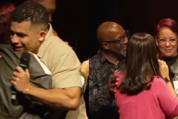 Uma mulher que estava afastada da fé cristã se reconciliou com Deus após pedir oração para comediante durante stand-up cristão. Foto: Reprodução/Instagram/eusouwelson