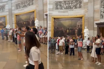 Cristãos nos EUA cantam "Amazing Grace" no Capitólio durante celebrações dos 250 anos da Independência americana. Foto: Captura de tela/X/Sean Feucht
