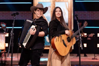Os irmãos João Marcos e Maria Eduarda apresentam ao público o seu primeiro EP oficial, intitulado “A Minha Vida é de Jesus”. Foto: Divulgação.