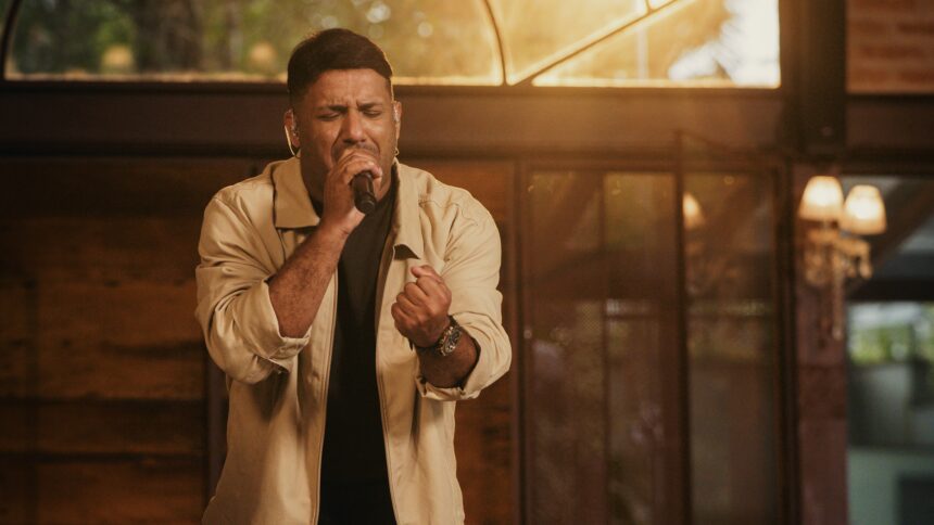 O capixaba Ronan Sabadini apresenta o clipe da canção “Marcados Pela Mesa”, que faz parte de seu novo álbum, intitulado “Maranata (Ao Vivo)”. Foto: Divulgação.