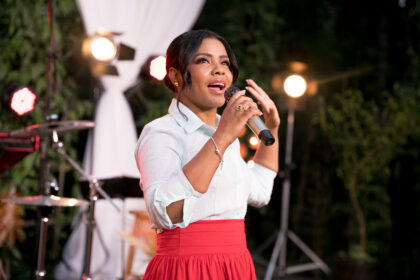 Vanessa Cavalcante lança “Cenário Favorável”, nova faixa do projeto A Comunhão, pela Gravadora Louvor Eterno. Foto: Divulgação.
