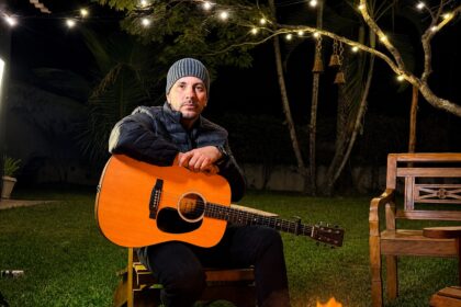 O cantor e compositor Stéfanno Dias lança o single “Relacionamento”, que traz uma mensagem sobre intimidade com Deus. Foto: Divulgação.