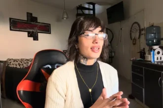 A criadora de conteúdo adulto Natalia Cabrera, conhecida nas redes sociais como “Tía Nati”, deixa o OnlyFans após encontro com Jesus. Foto: Reprodução/YouTube/la tia nat
