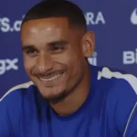 Jogador do Chelsea, Maxence Lacroix revela transformação após encontro com Jesus e destaca propósito além do futebol. Foto: Reprodução/Instagram/Chelsea FC