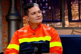 Empresário relata cura de esclerose após diagnóstico de ELA e conta como a fé em Jesus transformou sua vida. Foto: Reprodução/YouTube/Danilo Gentili