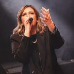 A cantora e compositora Maíra Oliveira apresenta seu novo single, “Filhos do Fogo”, com participação especial de Ana Flávia. Foto: Divulgação.