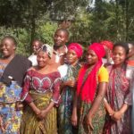 Igreja no Congo transforma a dor de um atentado em esperança e celebra novos batismos, mesmo diante da perseguição e da violência. Foto: Reprodução/Portas Abertas.