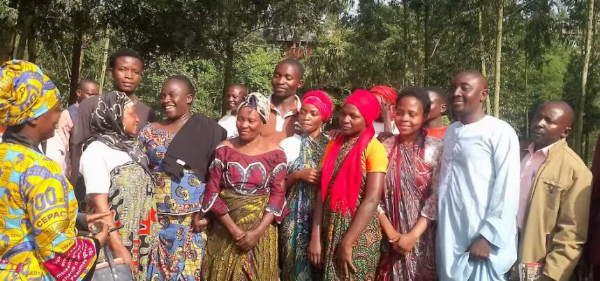 Igreja no Congo transforma a dor de um atentado em esperança e celebra novos batismos, mesmo diante da perseguição e da violência. Foto: Reprodução/Portas Abertas.