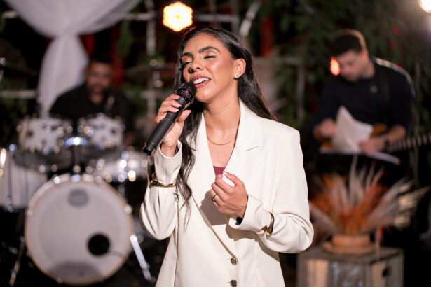 O hit “Um Novo Dia”, versão do sucesso “One More Day”, do grupo americano Sons Of Sunday, ganha versão na voz da cantora Tawany Camargo. Foto: Divulgação.