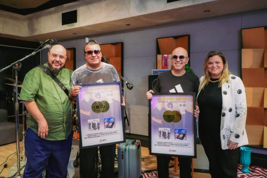 Labidad Music Gospel entregou o Disco de Ouro ao Novo Som por mais de 50 milhões de visualizações pelos álbuns "Não é o Fim" e "Passaporte". Foto: Divulgação.