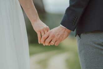 Há 25 anos, cristãos vivem um casamento secreto na Síria por causa das restrições legais e do medo de perseguição por parte da família. Foto: Representativa/Unsplash.
