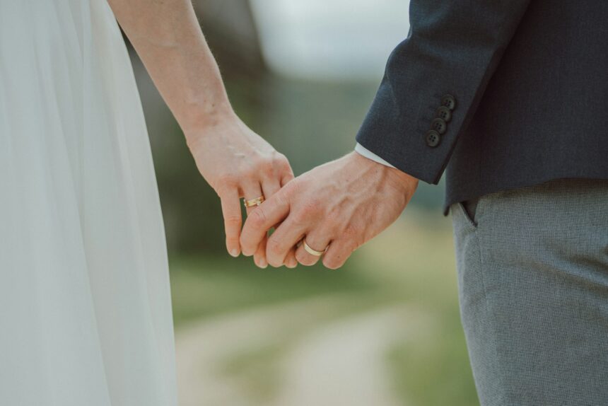 Há 25 anos, cristãos vivem um casamento secreto na Síria por causa das restrições legais e do medo de perseguição por parte da família. Foto: Representativa/Unsplash.