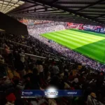 Milhares de cristãos se reúnem no estádio de Manchester para orar, louvar e buscar um despertar espiritual na Inglaterra. Foto: Instagram/streamsofjoyinternational