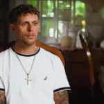 Ex-traficante abandona as drogas, entrega sua vida a Jesus e encontra paz e propósito após anos vivendo em meio à violência e ao vício. Foto: Reprodução/CBN News