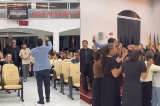 Durante culto em SC, cristãos saem às ruas para evangelizar e convidam pessoas para a igreja, onde algumas entregam a vida a Jesus. Foto: Reprodução/Instagram/Clebison Bandeira