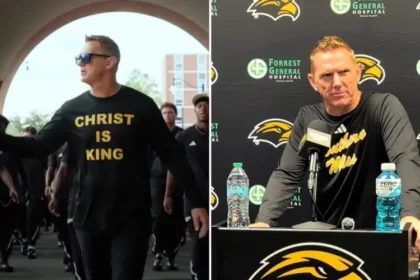 Técnico de futebol americano viraliza ao usar camisa “Cristo é Rei” e testemunhar sua fé em Jesus antes de uma partida. Foto: Reprodução/YouTube/The Pine Belt News