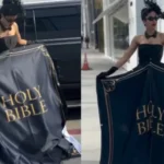 Atriz cristã usa vestido inspirado na Bíblia para incentivar a leitura bíblica e declarar sua fé em Jesus durante sessão de fotos nos EUA. Foto: Reprodução/Instagram/masieltaveras