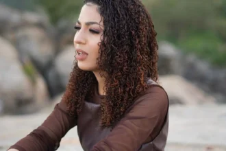 Aos 18 anos, Letícia Vitória apresenta “Deus Não Esqueceu de Você”, novo single que integra seu primeiro EP de músicas pela MK Music. Foto: Divulgação.