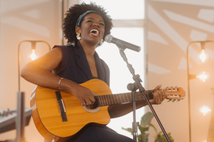 A cantora e compositora Lu Quirino apresenta ao público seu novo single de trabalho, intitulado “Espelho”, que faz parte do EP ''Norte''. Foto: Divulgação.