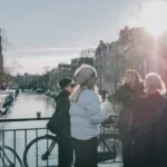 Ex-prostituta encontra Jesus na Holanda, deixa a exploração sexual e recomeça a vida com apoio de uma missão. Foto: Representativa/Unsplash.