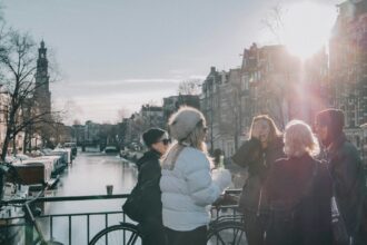 Ex-prostituta encontra Jesus na Holanda, deixa a exploração sexual e recomeça a vida com apoio de uma missão. Foto: Representativa/Unsplash.