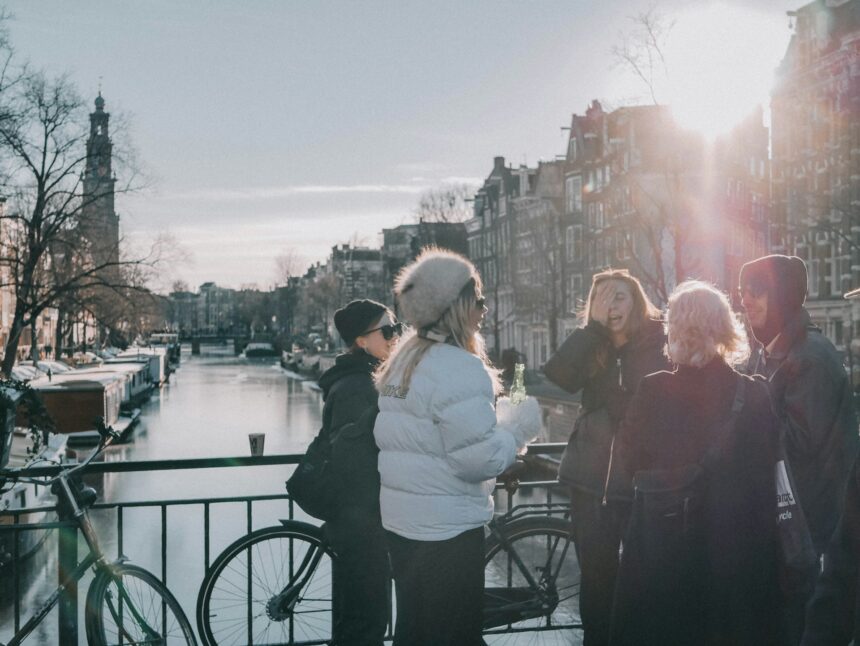 Ex-prostituta encontra Jesus na Holanda, deixa a exploração sexual e recomeça a vida com apoio de uma missão. Foto: Representativa/Unsplash.