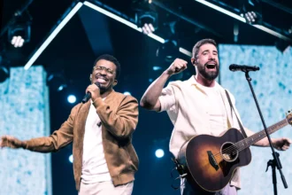 O cantor Delino Marçal lançou “Estou Em Tua Presença”, uma canção inédita em parceria com Marcelo Markes pela MK Music. Foto: Divulgação